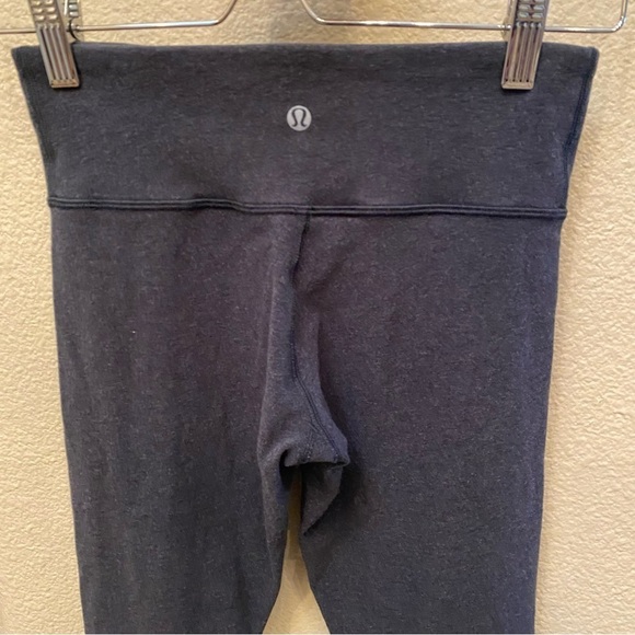 LULULEMON Women Navy Ruched Hem Athletic Leggings Size 2-4-Has Some Flaws - Picture 5 of 8